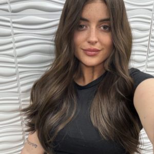 Lace front wig 20” colour medium brown