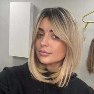 Rooted blonde synthetic wig with fringe