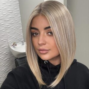 Blonde highlighted synthetic bob