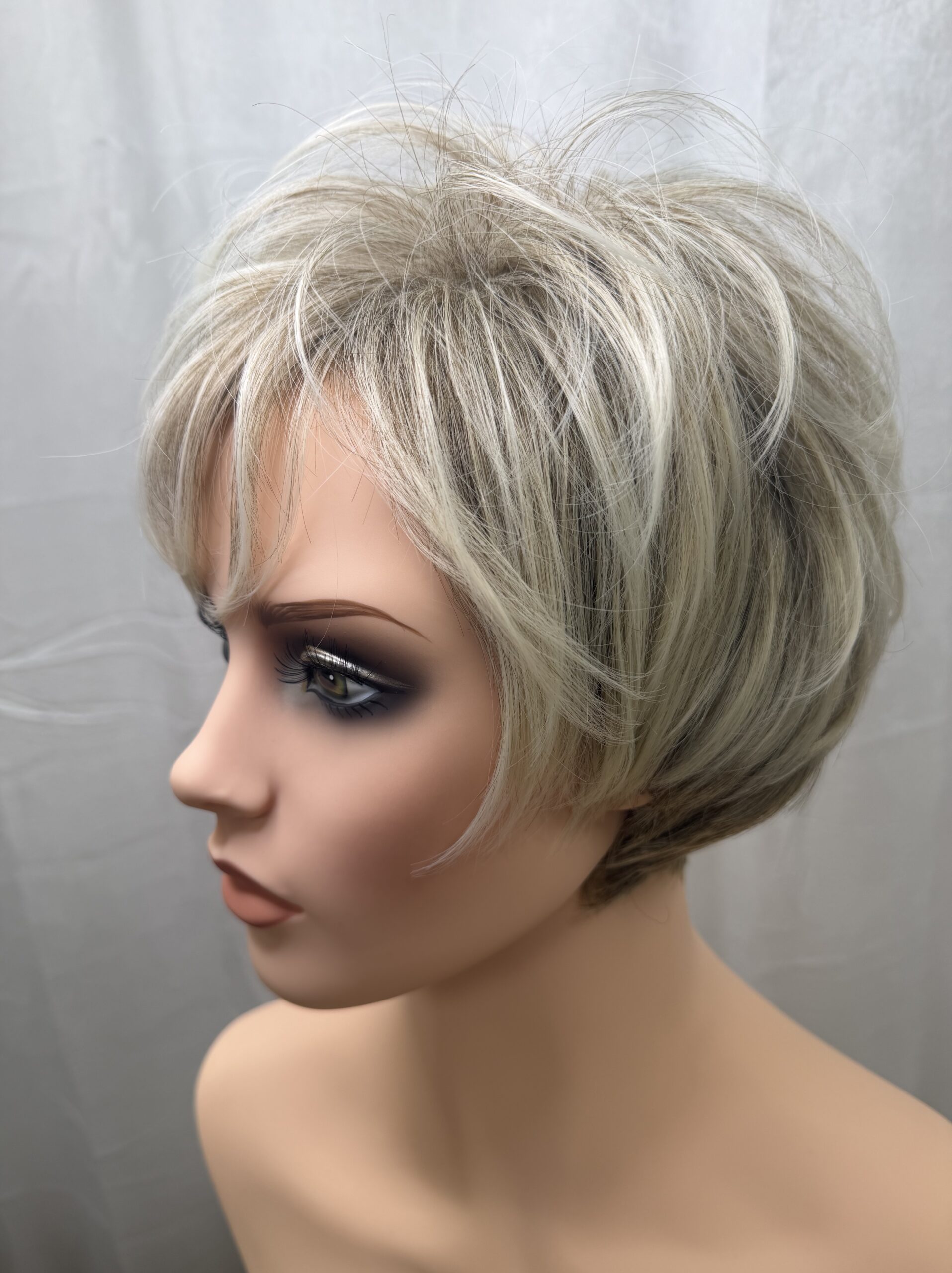“Veronica” 10.16cm Synthetic wig - Image 2