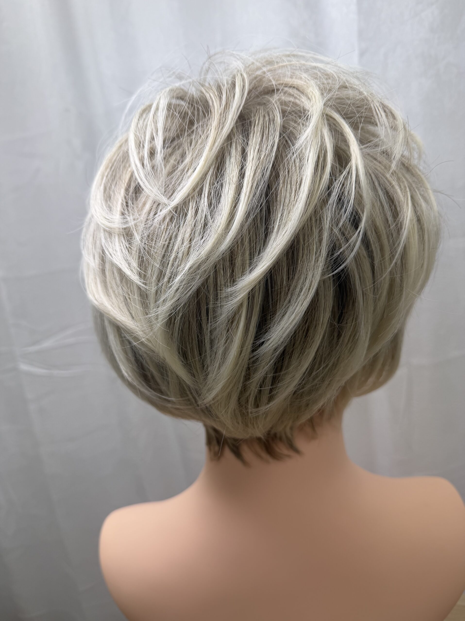 “Veronica” 10.16cm Synthetic wig - Image 3